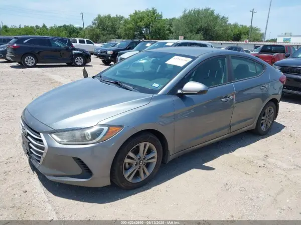 KMHD84LF2JU614085 2018 HYUNDAI ELANTRA - Image 2