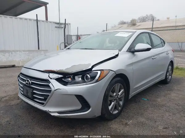 KMHD84LF2JU628228 2018 HYUNDAI ELANTRA - Image 2