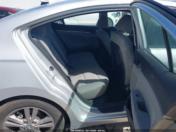 KMHD84LF2JU665926 2018 HYUNDAI ELANTRA - Image 8