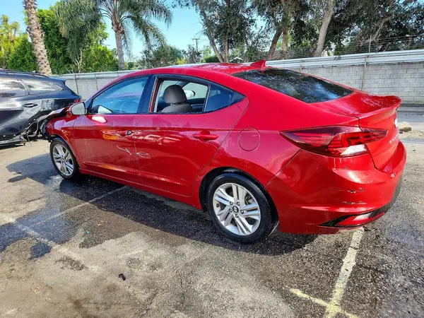 KMHD84LF2KU745826 2019 HYUNDAI ELANTRA - Image 2