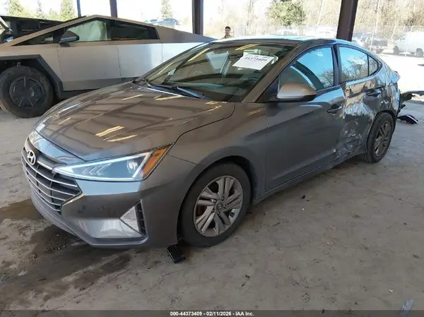 KMHD84LF2KU823909 2019 HYUNDAI ELANTRA - Image 2