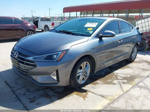 KMHD84LF2KU823960 2019 HYUNDAI ELANTRA - Image 2