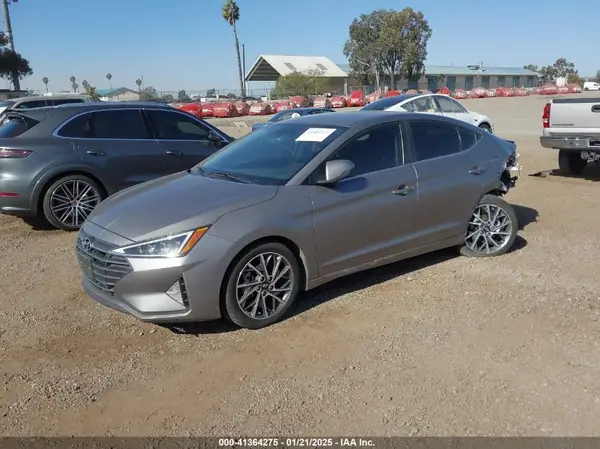 KMHD84LF2LU014671 2020 HYUNDAI ELANTRA - Image 2