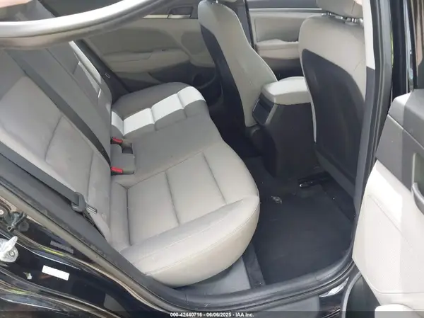 KMHD84LF3HU060467 2017 HYUNDAI ELANTRA - Image 8