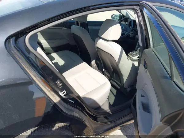 KMHD84LF3HU060551 2017 HYUNDAI ELANTRA - Image 8