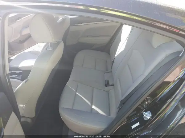 KMHD84LF3HU061280 2017 HYUNDAI ELANTRA - Image 8
