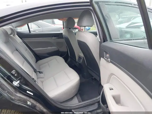KMHD84LF3HU067385 2017 HYUNDAI ELANTRA - Image 8