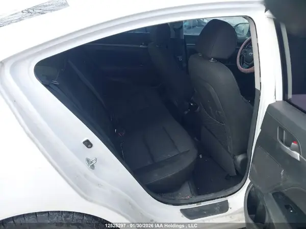 KMHD84LF3HU116083 2017 HYUNDAI ELANTRA - Image 8