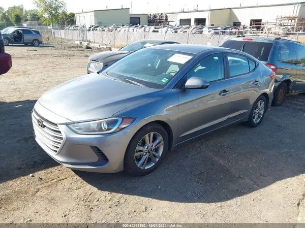 KMHD84LF3HU151111 2017 HYUNDAI ELANTRA - Image 2