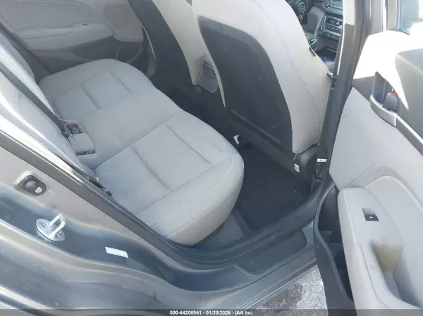 KMHD84LF3HU151738 2017 HYUNDAI ELANTRA - Image 8