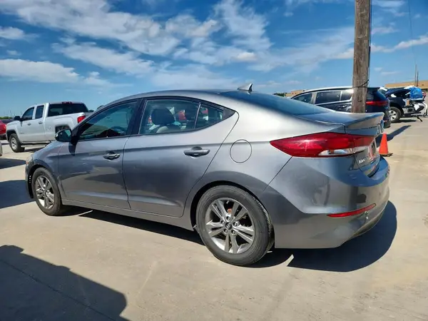 KMHD84LF3HU152775 2017 HYUNDAI ELANTRA - Image 2