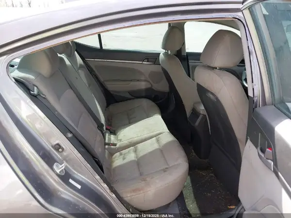 KMHD84LF3HU180088 2017 HYUNDAI ELANTRA - Image 8