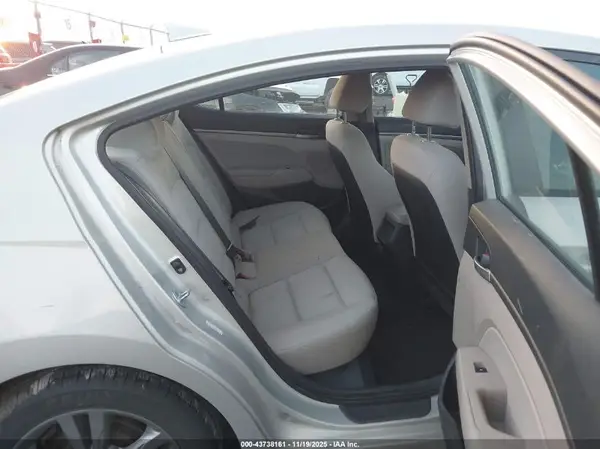 KMHD84LF3HU189910 2017 HYUNDAI ELANTRA - Image 8