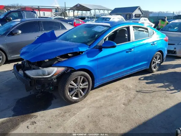 KMHD84LF3HU195822 2017 HYUNDAI ELANTRA - Image 2