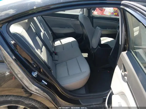 KMHD84LF3HU227958 2017 HYUNDAI ELANTRA - Image 8