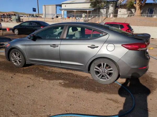 KMHD84LF3HU243268 2017 HYUNDAI ELANTRA - Image 2