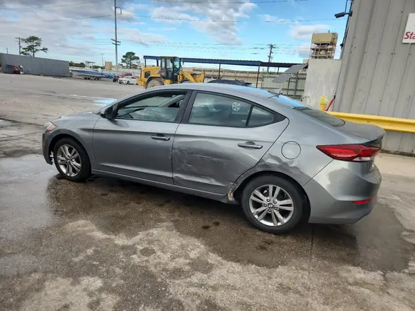 KMHD84LF3HU243271 2017 HYUNDAI ELANTRA - Image 2