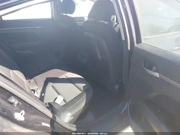 KMHD84LF3HU248132 2017 HYUNDAI ELANTRA - Image 8