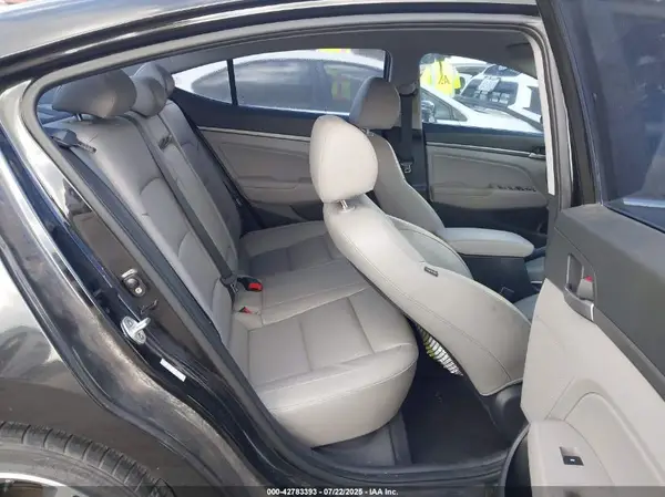 KMHD84LF3HU260202 2017 HYUNDAI ELANTRA - Image 8