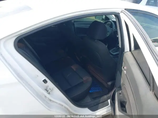 KMHD84LF3HU268753 2017 HYUNDAI ELANTRA - Image 8