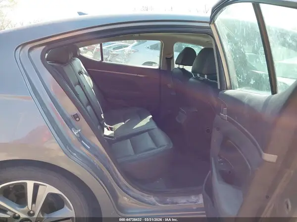 KMHD84LF3HU297198 2017 HYUNDAI ELANTRA - Image 8