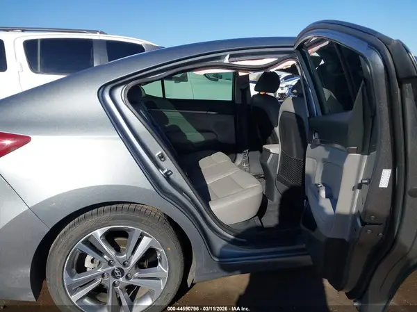 KMHD84LF3HU313254 2017 HYUNDAI ELANTRA - Image 8