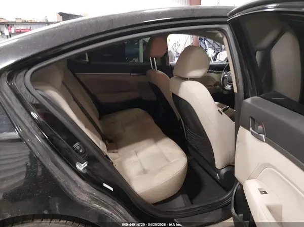 KMHD84LF3HU350725 2017 HYUNDAI ELANTRA - Image 8
