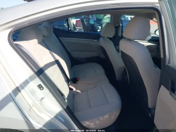 KMHD84LF3HU363703 2017 HYUNDAI ELANTRA - Image 8