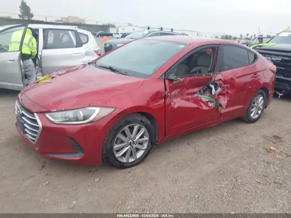 KMHD84LF3HU417615 2017 HYUNDAI ELANTRA - Image 2