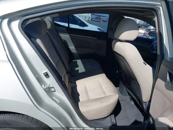 KMHD84LF3HU418103 2017 HYUNDAI ELANTRA - Image 8