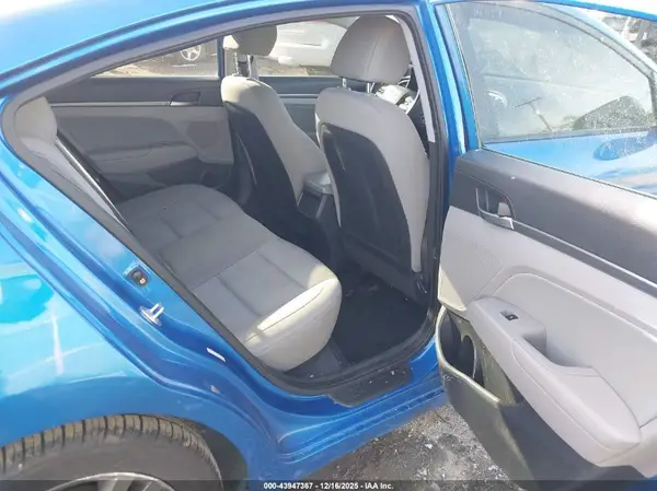 KMHD84LF3HU422488 2017 HYUNDAI ELANTRA - Image 8