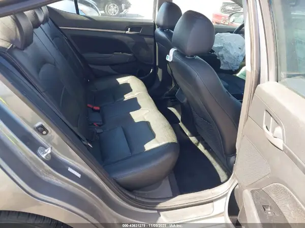 KMHD84LF3HU422619 2017 HYUNDAI ELANTRA - Image 8