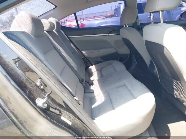 KMHD84LF3JU461121 2018 HYUNDAI ELANTRA - Image 8