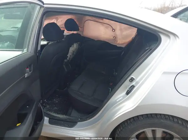 KMHD84LF3JU475567 2018 HYUNDAI ELANTRA - Image 8