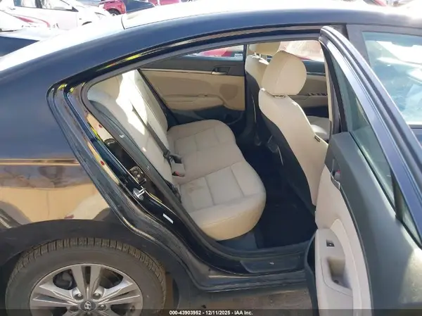 KMHD84LF3JU502945 2018 HYUNDAI ELANTRA - Image 8
