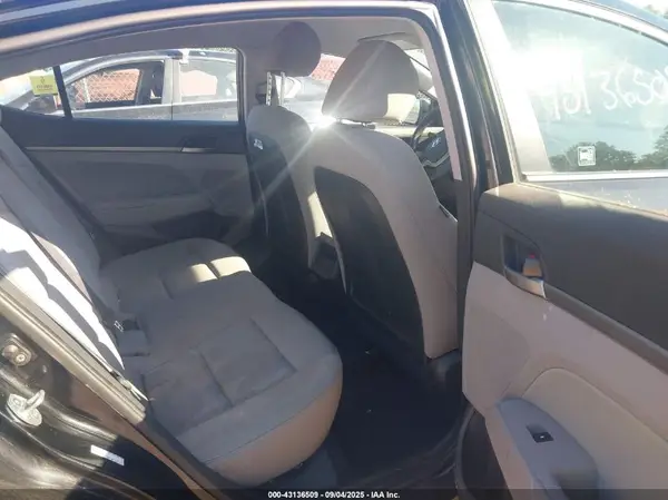 KMHD84LF3JU504310 2018 HYUNDAI ELANTRA - Image 8