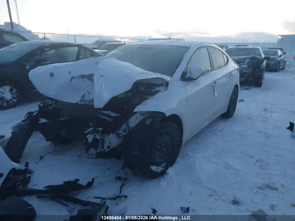 KMHD84LF3JU528008 2018 HYUNDAI ELANTRA - Image 2