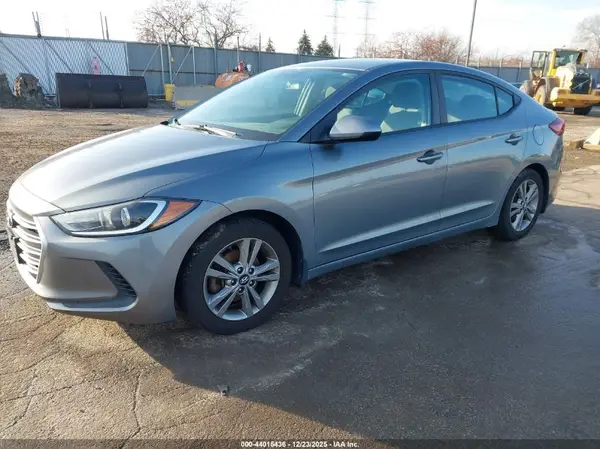 KMHD84LF3JU556200 2018 HYUNDAI ELANTRA - Image 2