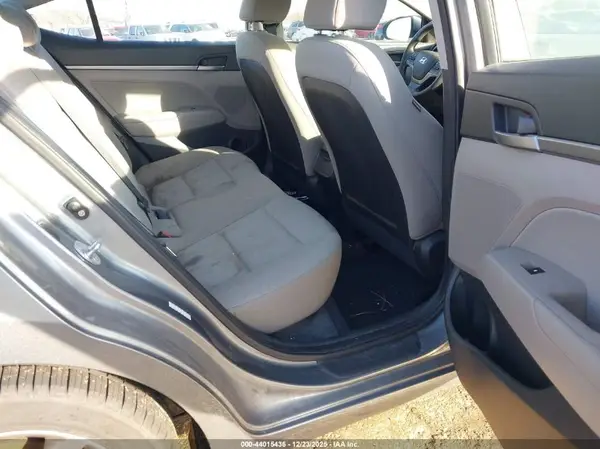 KMHD84LF3JU556200 2018 HYUNDAI ELANTRA - Image 8