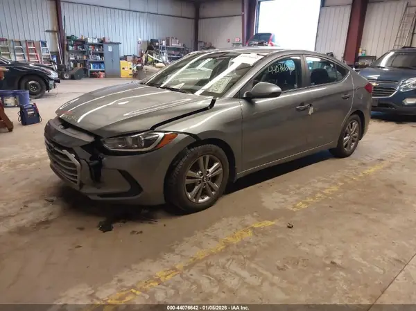 KMHD84LF3JU559873 2018 HYUNDAI ELANTRA - Image 2
