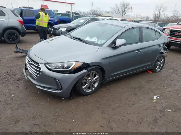 KMHD84LF3JU560473 2018 HYUNDAI ELANTRA - Image 2