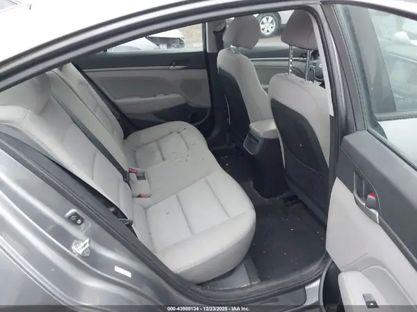 KMHD84LF3JU560473 2018 HYUNDAI ELANTRA - Image 8