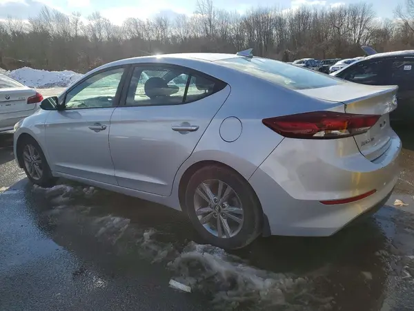KMHD84LF3JU574261 2018 HYUNDAI ELANTRA - Image 2