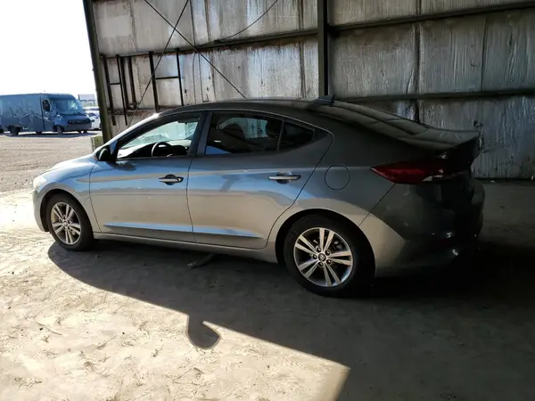 KMHD84LF3JU585759 2018 HYUNDAI ELANTRA - Image 2