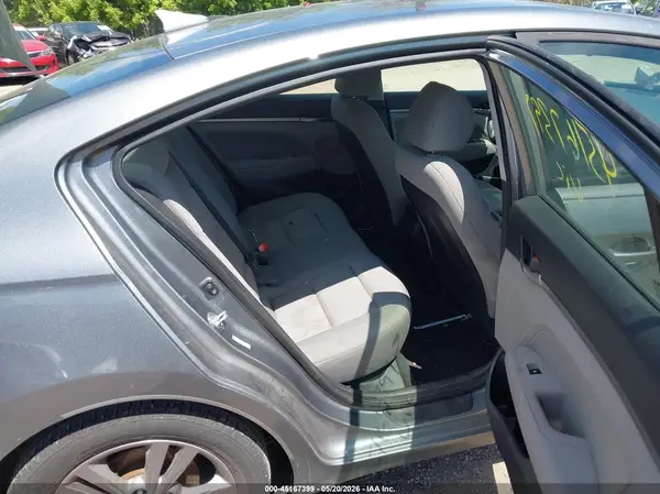 KMHD84LF3JU606805 2018 HYUNDAI ELANTRA - Image 8
