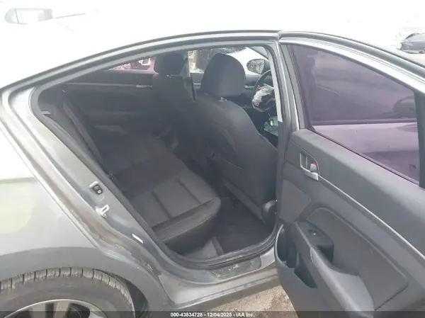 KMHD84LF3JU608022 2018 HYUNDAI ELANTRA - Image 8