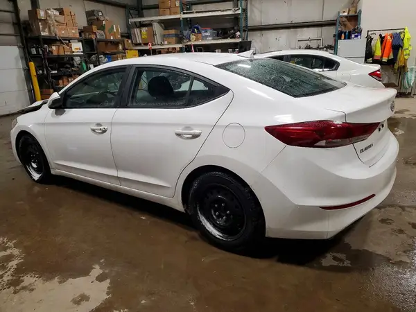 KMHD84LF3JU640971 2018 HYUNDAI ELANTRA - Image 2