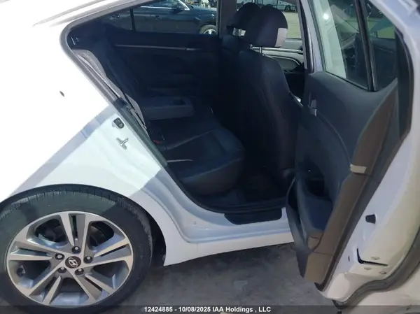 KMHD84LF3JU664008 2018 HYUNDAI ELANTRA - Image 8
