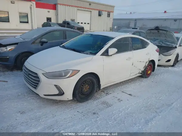 KMHD84LF3JU668981 2018 HYUNDAI ELANTRA - Image 2