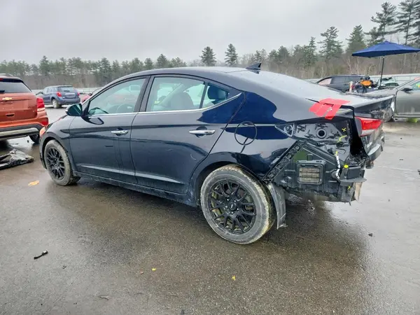 KMHD84LF4HU070621 2017 HYUNDAI ELANTRA - Image 2